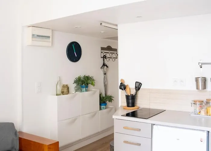 And Hyper Center Apartment